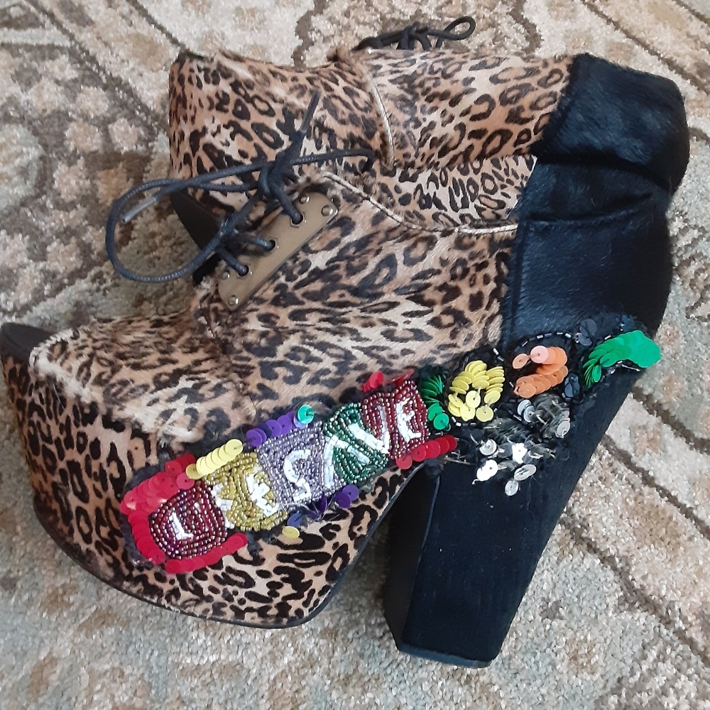 Vintage leapord platform